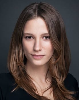 Serenay Sarıkaya isactor