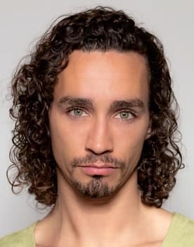 Robert Sheehan isactor