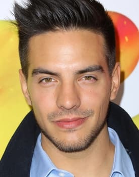 Vadhir Derbez isactor