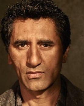 Cliff Curtis isactor