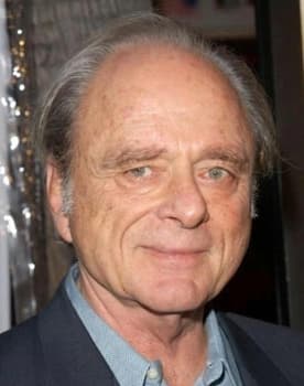 Harris Yulin isactor