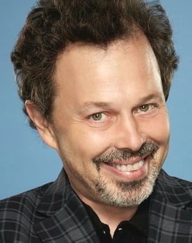 Curtis Armstrong isactor