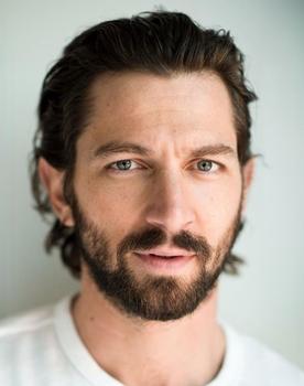 Michiel Huisman isactor