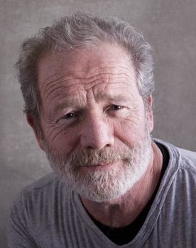 Peter Mullan isactor