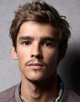 Brenton Thwaites isactor