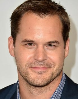 Kyle Bornheimer isactor