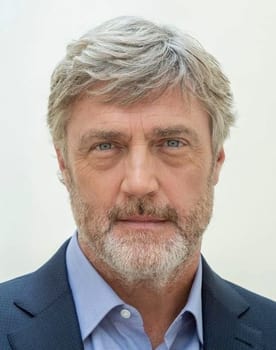 Vincent Regan isactor