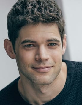 Jeremy Jordan isactor