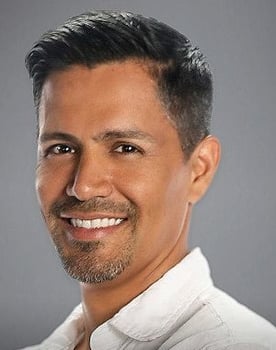 Jay Hernandez isactor