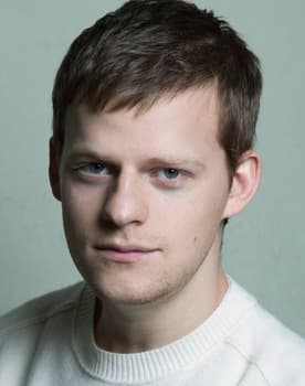 Lucas Hedges isactor