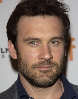 Clive Standen isactor