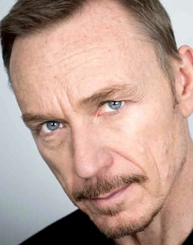 Ben Daniels isactor