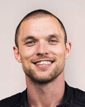 Ed Skrein isactor