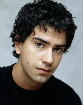 Hamish Linklater isactor