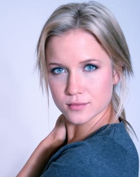 Jessy Schram isactor