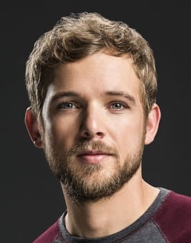 Max Thieriot isactor