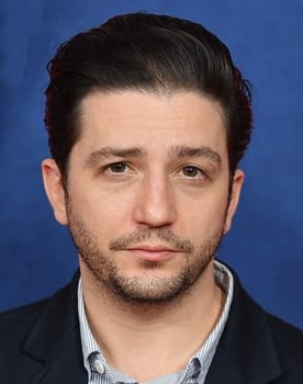 John Magaro isactor