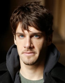 Justin Bartha isactor