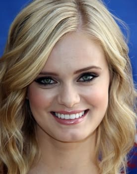 Sara Paxton isactor