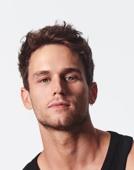 Brandon Flynn isactor