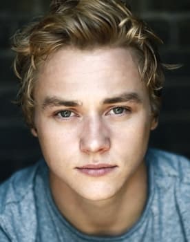 Ben Hardy isactor