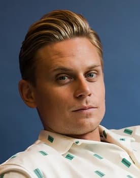 Billy Magnussen isactor