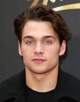 Dylan Sprayberry isactor