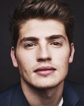 Gregg Sulkin isactor