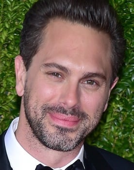 Thomas Sadoski isactor