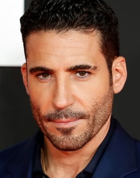 Miguel Ángel Silvestre isactor