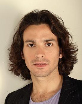 Santiago Cabrera isactor