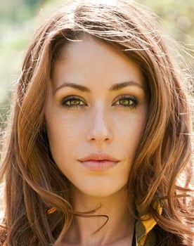 Amanda Crew isactor