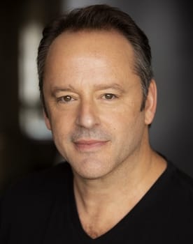 Gil Bellows isactor