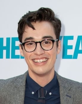 Joey Bragg isactor