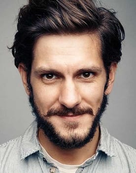 Mathew Baynton isactor