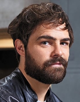 Peter Lanzani isactor