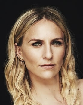 Mickey Sumner isactor