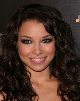 Jessica Parker Kennedy isactor