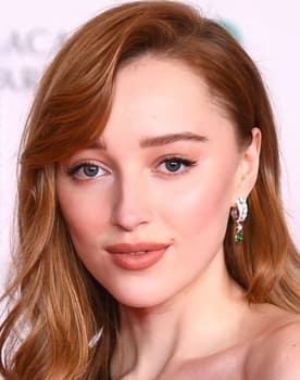 Phoebe Dynevor isactor