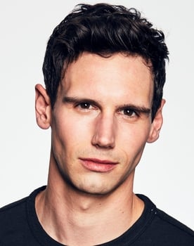 Cory Michael Smith isactor