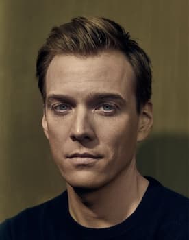 Jake Abel isactor