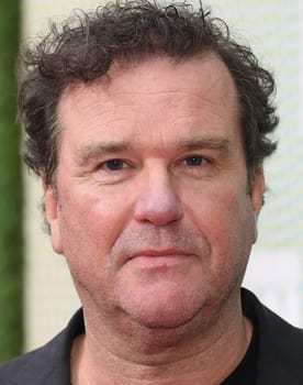 Douglas Hodge isactor