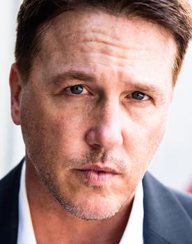 Lochlyn Munro isactor