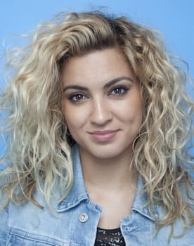 Tori Kelly isactor