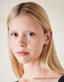 Mia Goth isactor