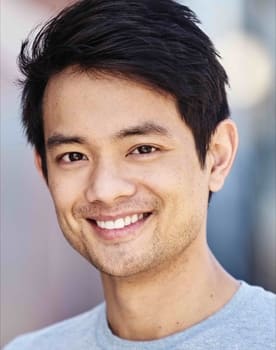 Osric Chau isactor