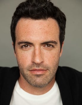 Reid Scott isactor