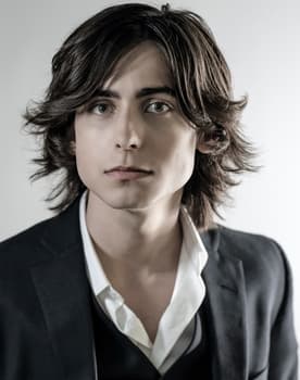 Aidan Gallagher isactor