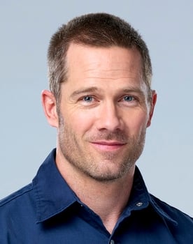 Luke Macfarlane isactor