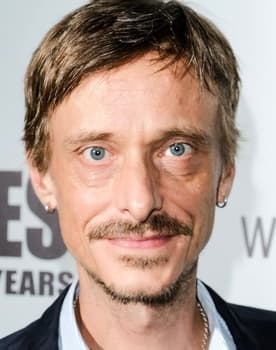 Mackenzie Crook isactor